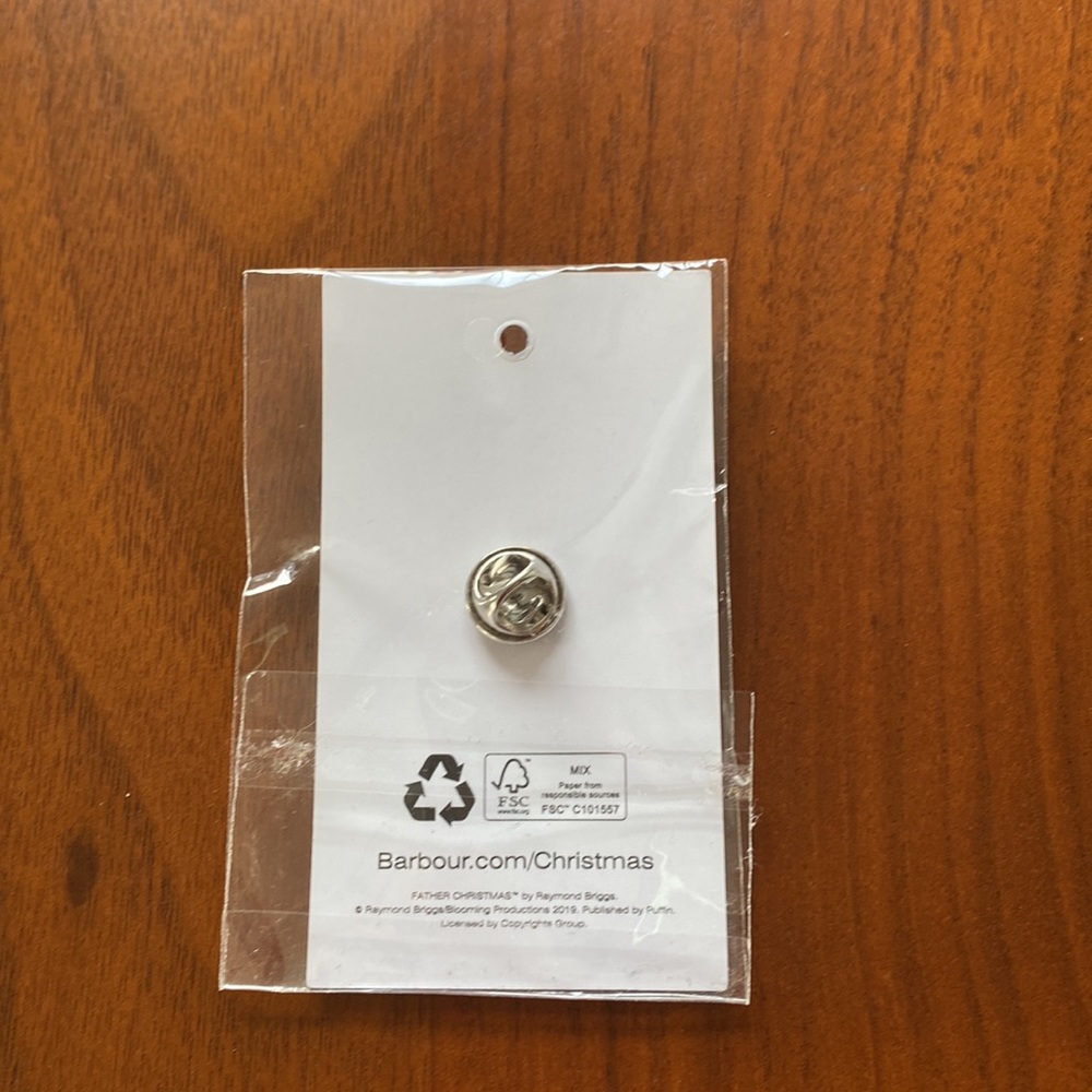 Barbour holiday pin - Picture 2 of 2